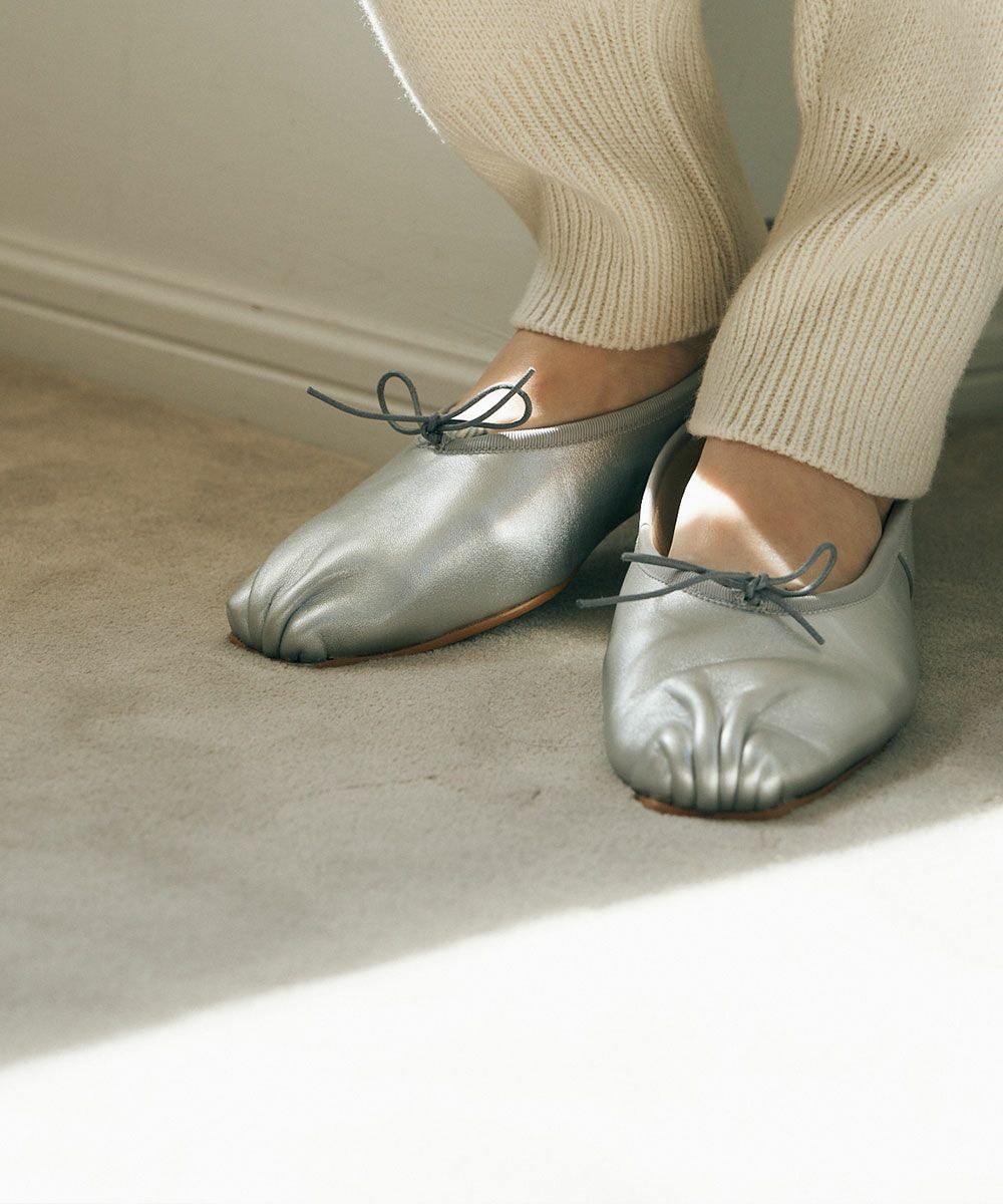 [m.]LEATHER FLAT PUMPS