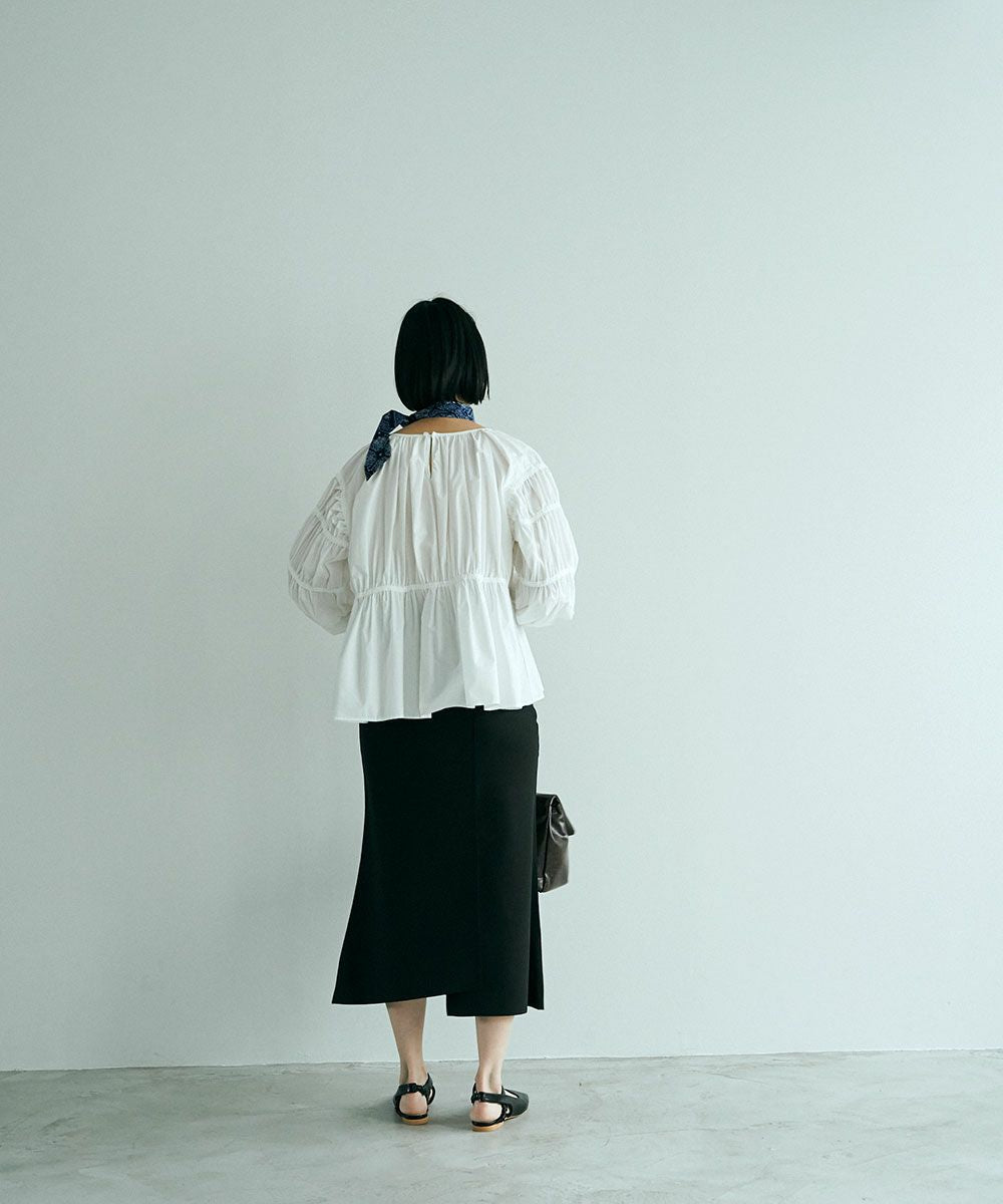 MONOTONE GATHER BLOUSE