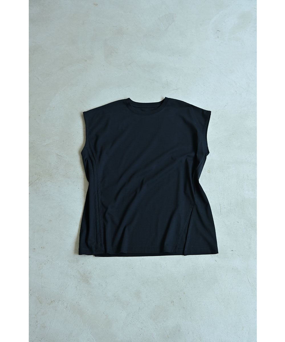 BLACK__752418-21.jpg-18