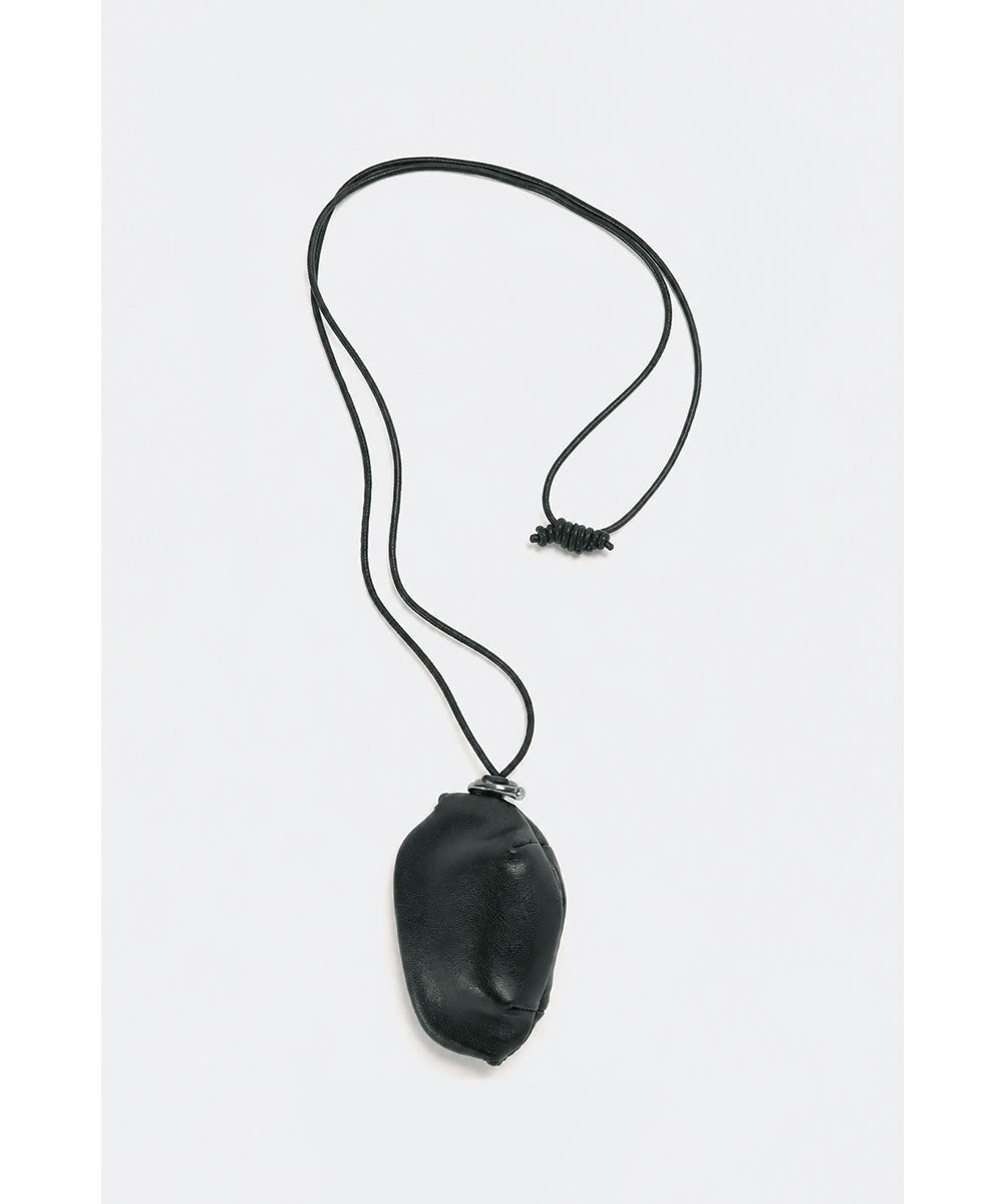 BLACK__752427-06.jpg-5